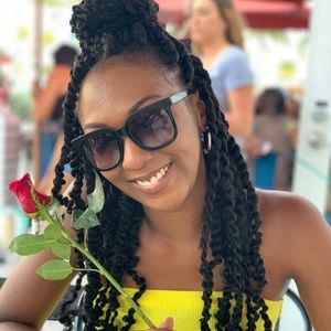 Meet your Posher, Chanel